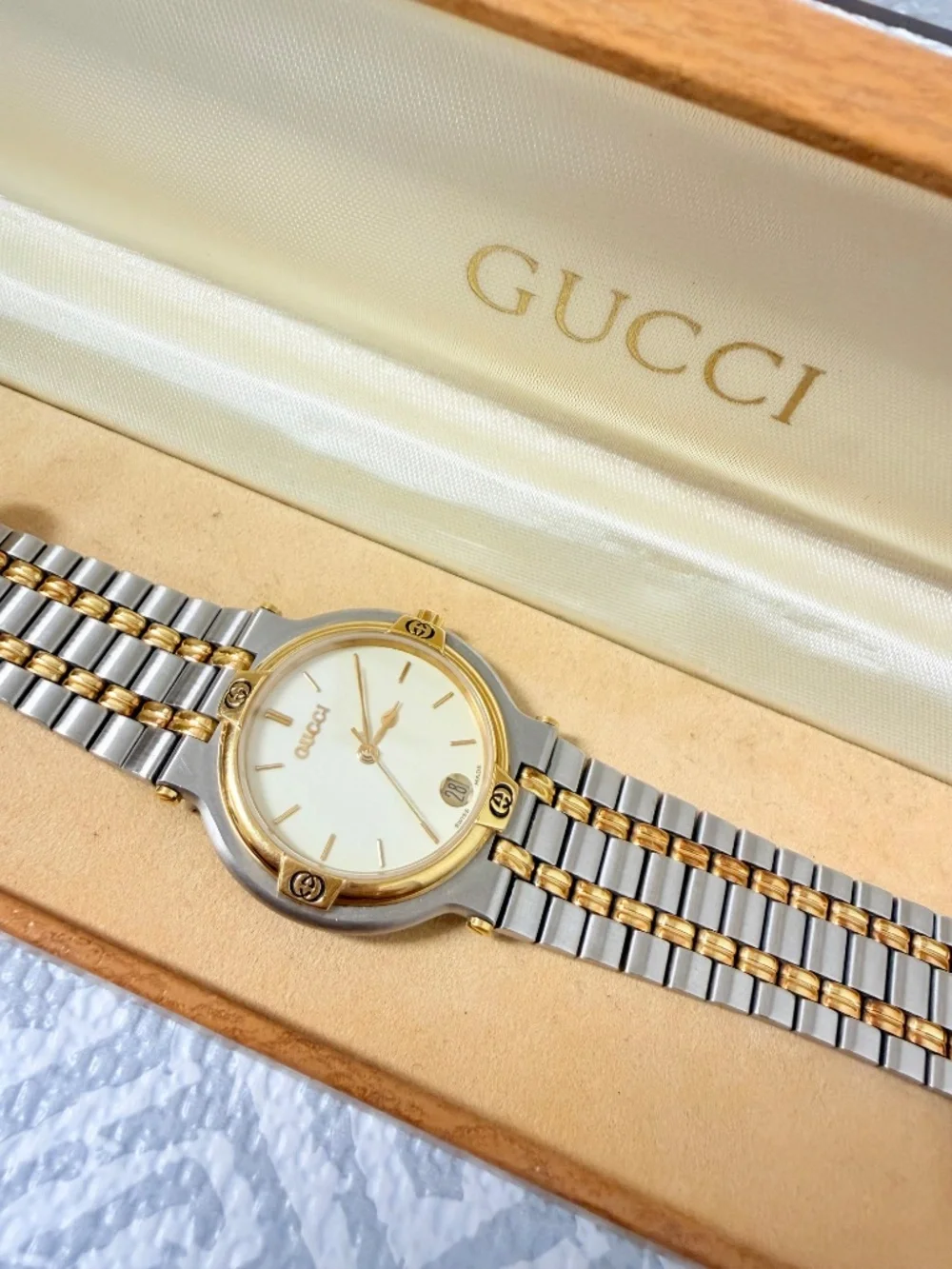 Authentic Gucci 9000M Watch